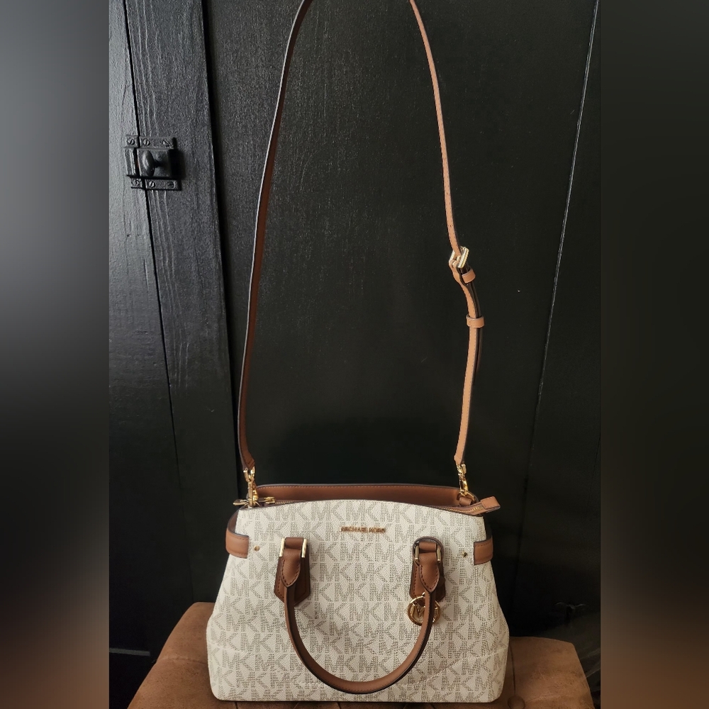 Michael Kors Lynn vanilla handbag/crossbody purse - Picture 9 of 12